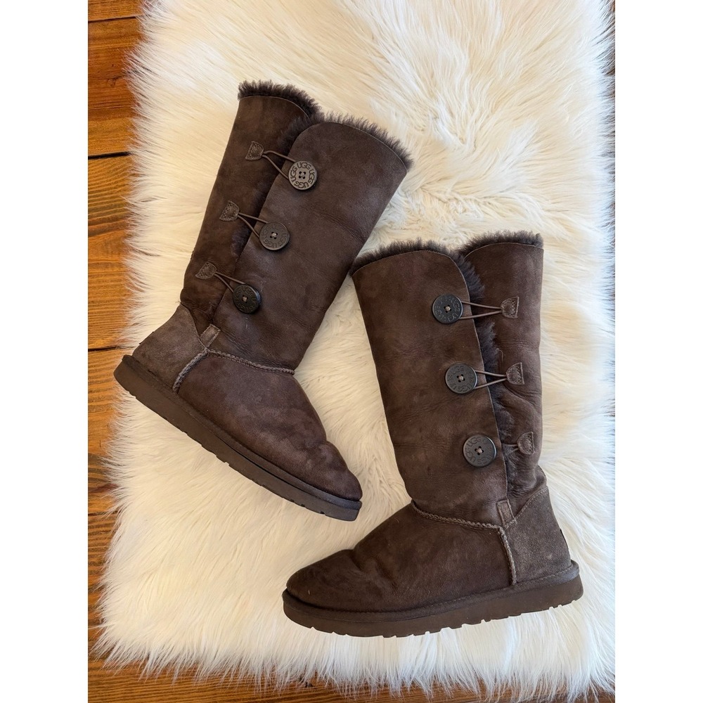 UGG Women's‎ Bailey Button Triplet II boots in chocolate brown suede size 9